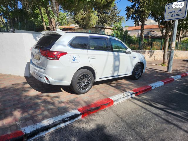 מיצובישי אאוטלנדר