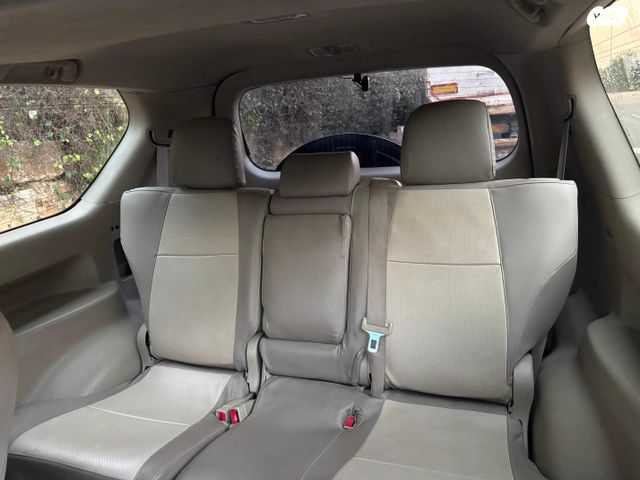 טויוטה לנד קרוזר