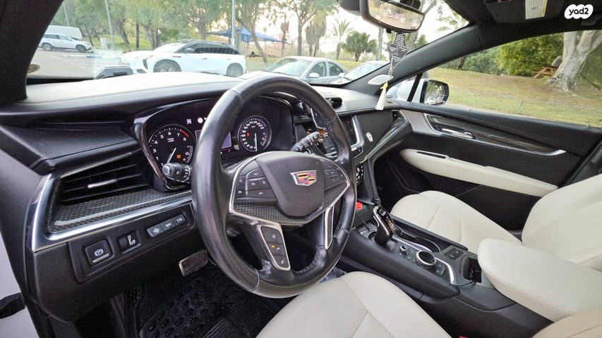 קאדילק XT5