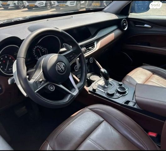 אלפא רומיאו סטלביו