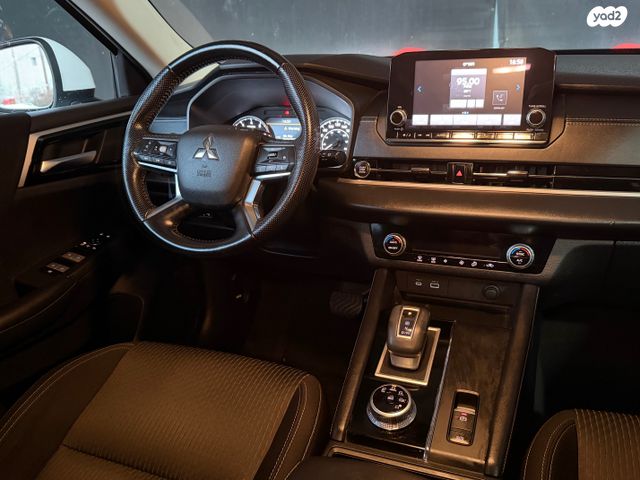 מיצובישי אאוטלנדר