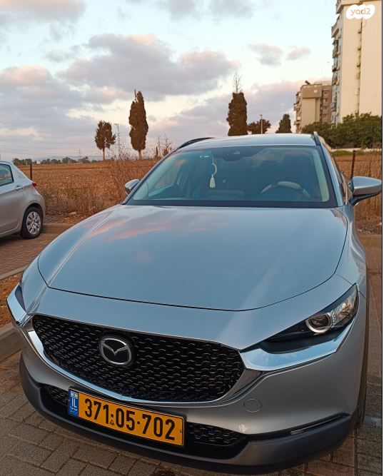 מודעת רכב מאזדה CX-30