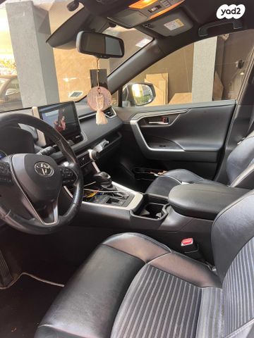 טויוטה RAV4