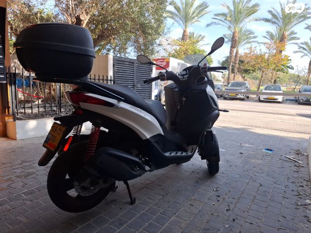 פיאג'ו MP3 300 HPE