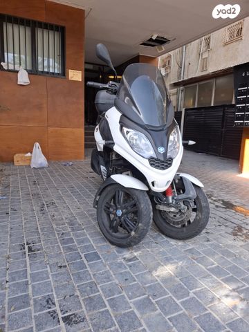 פיאג'ו MP3 300 HPE