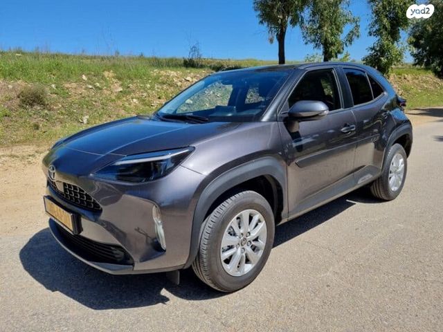 מודעת רכב טויוטה יאריס קרוס