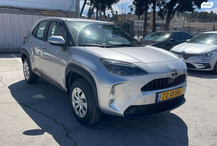 מודעת רכב טויוטה יאריס קרוס