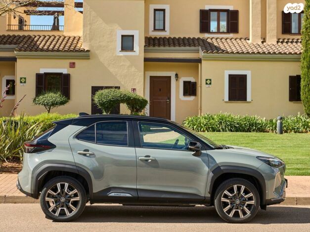 מודעת רכב טויוטה יאריס קרוס