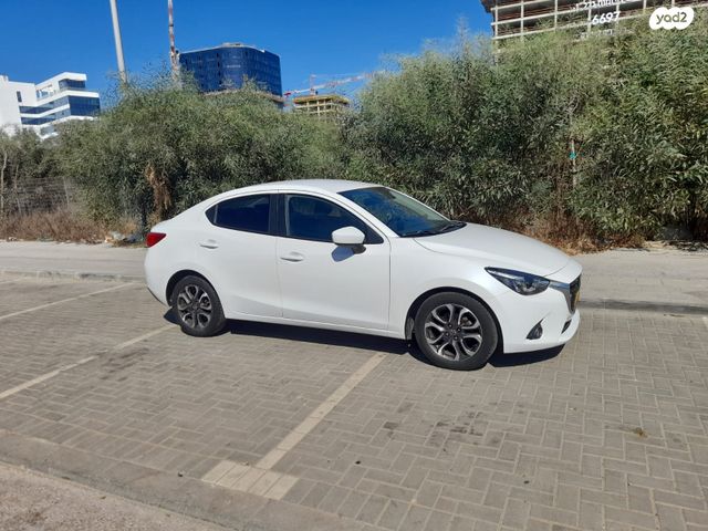 מודעת רכב מאזדה 2