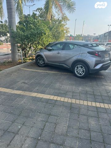 מודעת רכב טויוטה C-HR