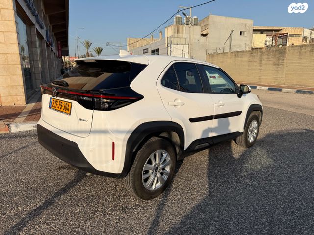 טויוטה יאריס קרוס