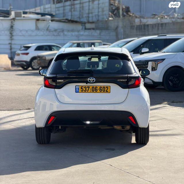 טויוטה יאריס