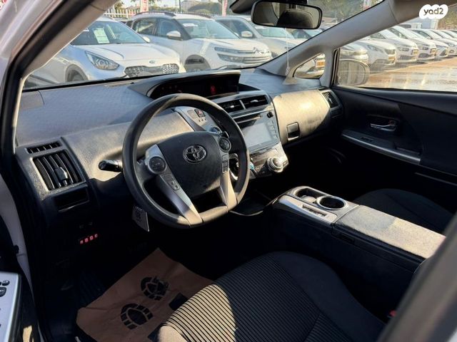 טויוטה פריוס פלוס