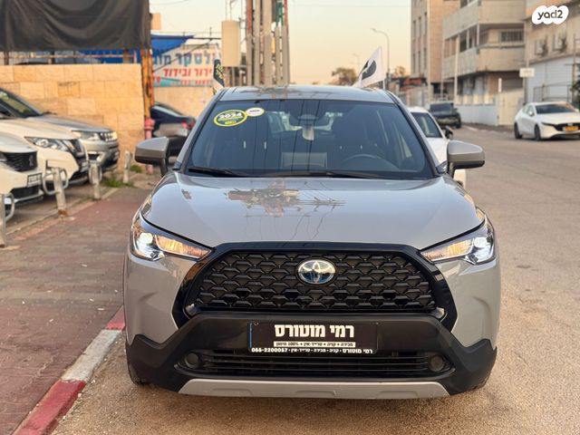 מודעת רכב טויוטה קורולה קרוס