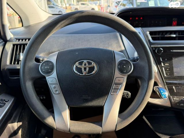 טויוטה פריוס פלוס