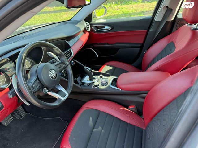 אלפא רומיאו ג'וליה