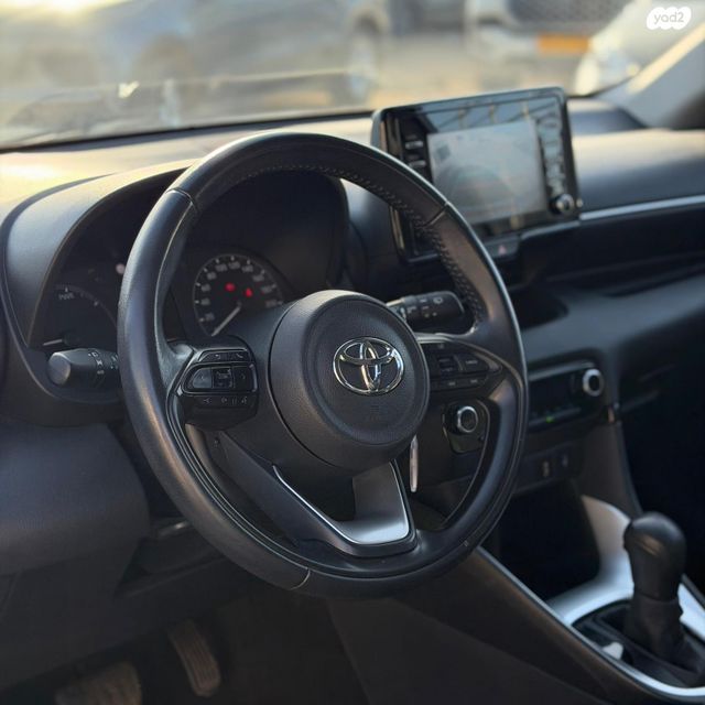 טויוטה יאריס