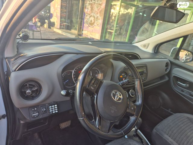 טויוטה יאריס