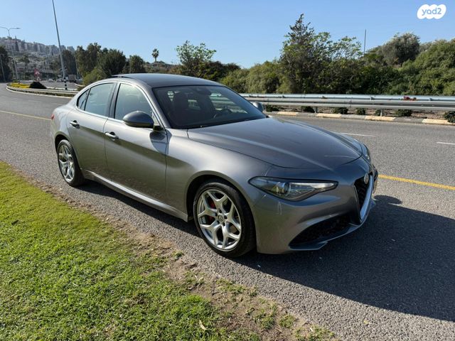 אלפא רומיאו ג'וליה