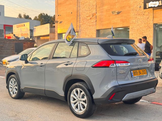 טויוטה קורולה קרוס