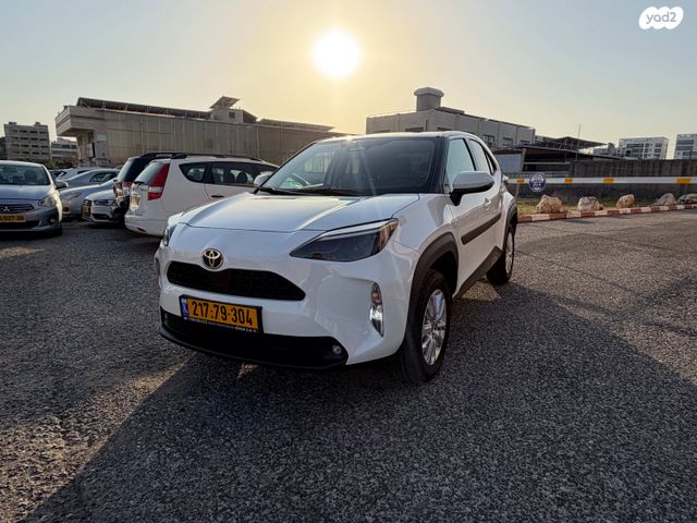 מודעת רכב טויוטה יאריס קרוס