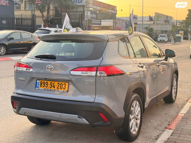 טויוטה קורולה קרוס