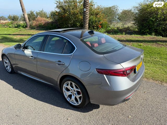 אלפא רומיאו ג'וליה