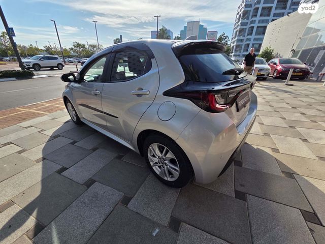 מודעת רכב טויוטה יאריס 1