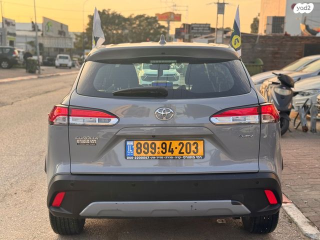 טויוטה קורולה קרוס