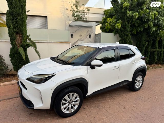 מודעת רכב טויוטה יאריס קרוס