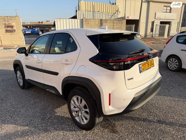 טויוטה יאריס קרוס