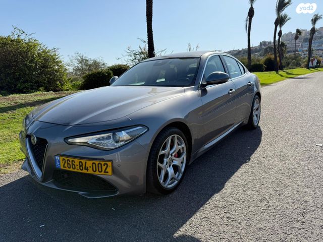 אלפא רומיאו ג'וליה