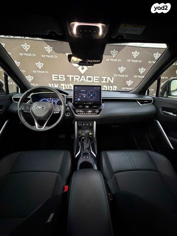 טויוטה קורולה קרוס