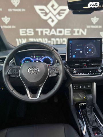 טויוטה קורולה קרוס