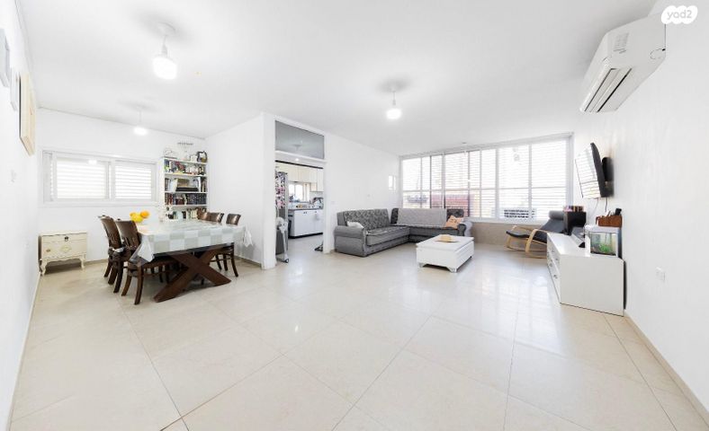 פתח תקווה 58