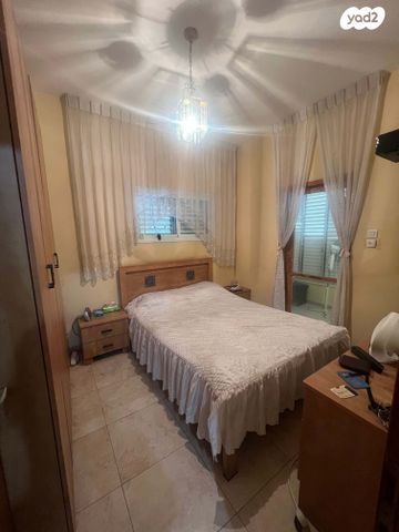 הרב עוזיאל 9