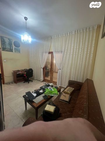 דירה, הרב עוזיאל 9, לב העיר, בת ים