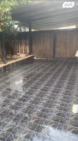 דו משפחתי, נרקיסים 15, אחוזת ברק, אחוזת ברק