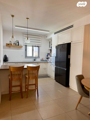 דירה, האנפה 18, החותרים, טירת כרמל