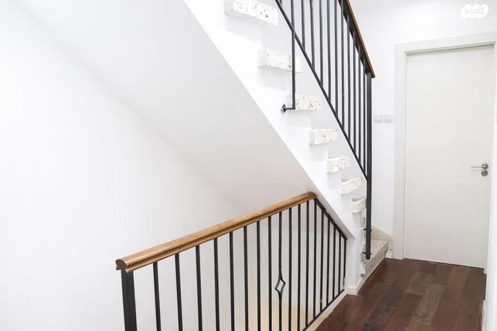 דו משפחתי, נחום סוקולוב 24, בית וקאנטרי, גיורא יוספטל, גבעת שמואל