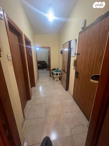 דירה, הרב עוזיאל 9, לב העיר, בת ים