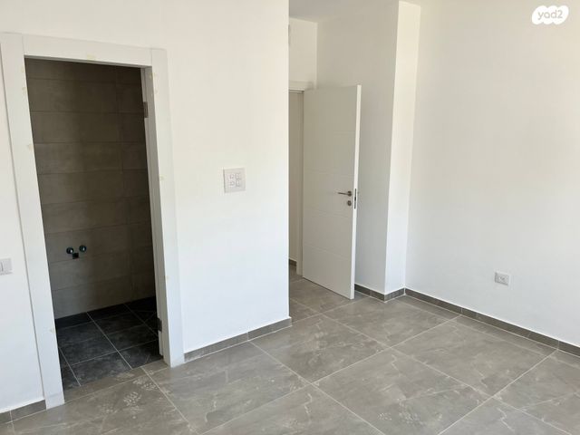 דירה, הרב אברהם קוק 9, השחר, דימונה