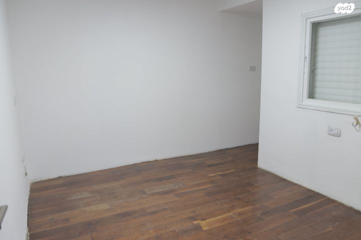 דו משפחתי, נחום סוקולוב 24, בית וקאנטרי, גיורא יוספטל, גבעת שמואל