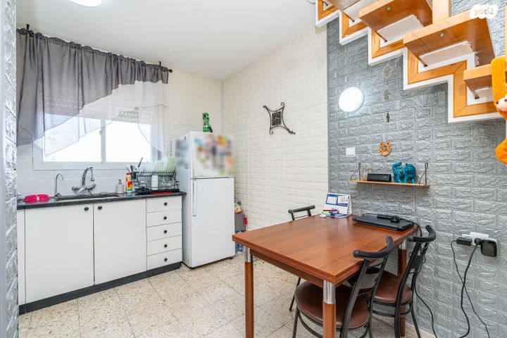 דירה, האלון 1, אורות, אור עקיבא