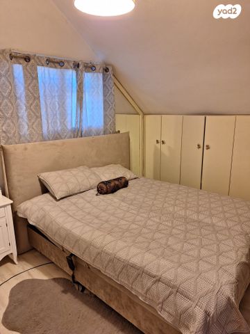 דופלקס, האורן 4, צמח השדה, מעלה אדומים