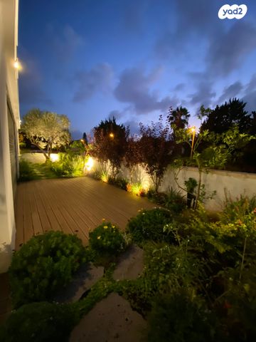 בית פרטי/ קוטג', משה דיין 92, הפארק, כפר סבא