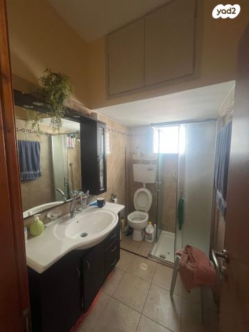 דירה, הרב עוזיאל 9, לב העיר, בת ים