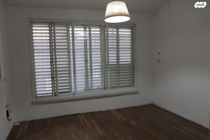 דו משפחתי, נחום סוקולוב 24, בית וקאנטרי, גיורא יוספטל, גבעת שמואל