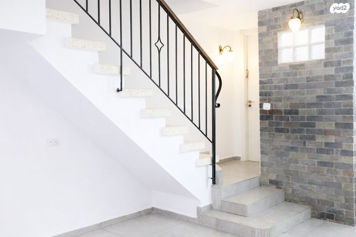 דו משפחתי, נחום סוקולוב 24, בית וקאנטרי, גיורא יוספטל, גבעת שמואל