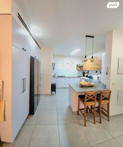 דירה, ש"י עגנון 1, נאות שמיר, יבנה